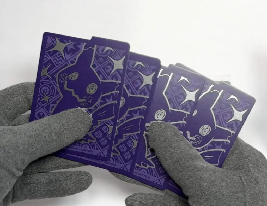 mimikyu-elite-trainer-box-open